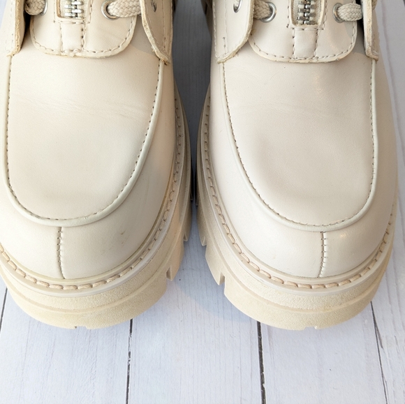 Ash • Lynne Boots - Picture 4 of 16